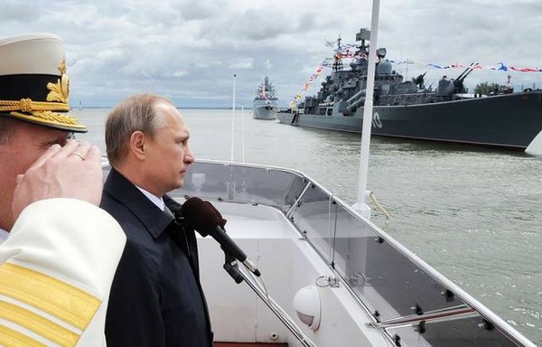 Poutine promet de ‘casser les dents’ de ceux qui tenteraient de ‘mordre’ à la Russie