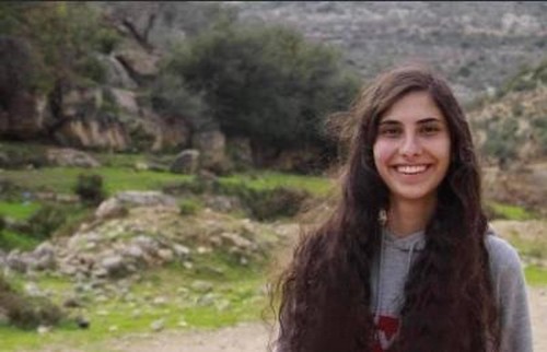 L’étudiante Layan Nasir de l’Université de Birzeit visée dans le cadre de la campagne plus large d’Israël pour faire taire les étudiants palestiniens