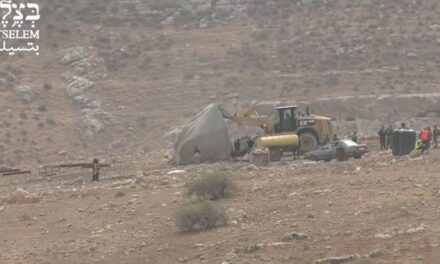 Israël démolit les tentes résidentielles et les structures agricoles d’une famille à ‘Ein al-Meyteh
