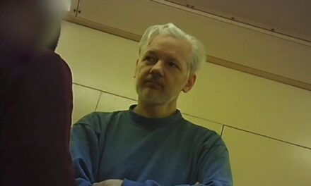 Des documents officiels démasquent la complicité du gouvernement australien dans la torture d’Assange