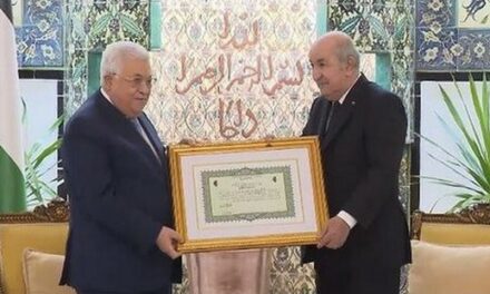 Après avoir pris le chèque de cent millions de dollars d’Abdelmadjid Tebboune, Mahmoud Abbas s’est rendu chez Benny Gantz