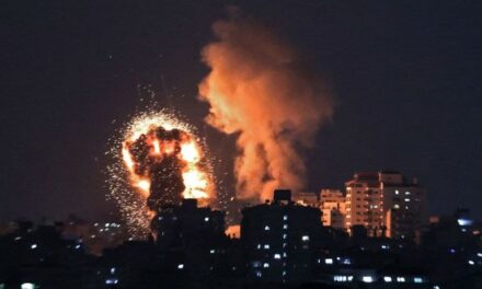 Raids aériens et d’artillerie israéliens visant deux sites dans la bande de Gaza