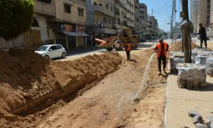 La municipalité de Gaza continue de mettre en œuvre la construction de réseaux d’égouts