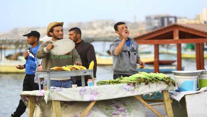 Les vendeurs de maïs au bord de la mer de Gaza